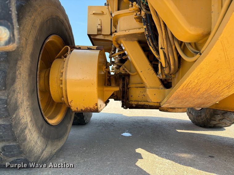 image for item DZ4696 2001 Caterpillar 143H motor grader