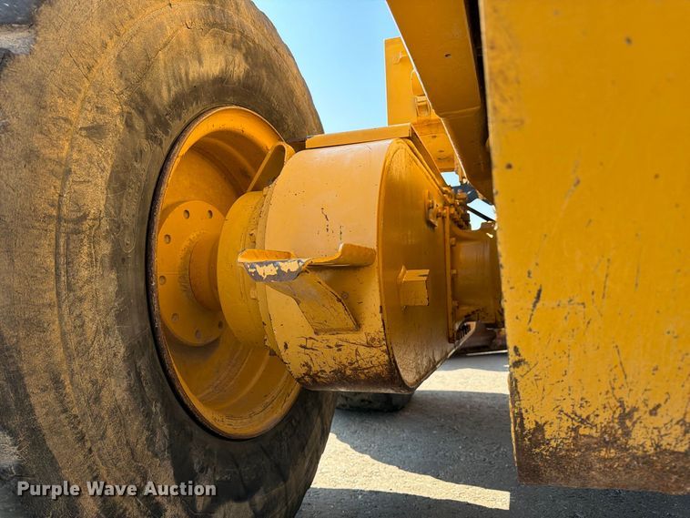 image for item DZ4696 2001 Caterpillar 143H motor grader