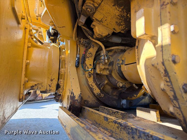 image for item DZ4696 2001 Caterpillar 143H motor grader
