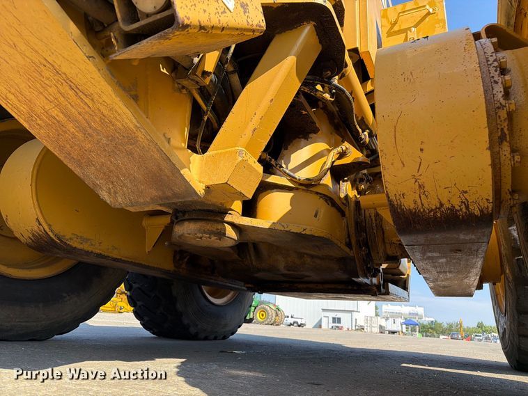 image for item DZ4696 2001 Caterpillar 143H motor grader