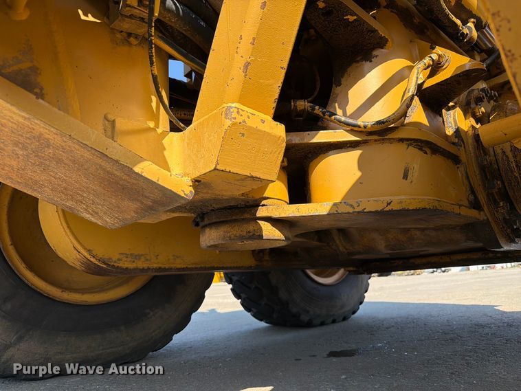 image for item DZ4696 2001 Caterpillar 143H motor grader