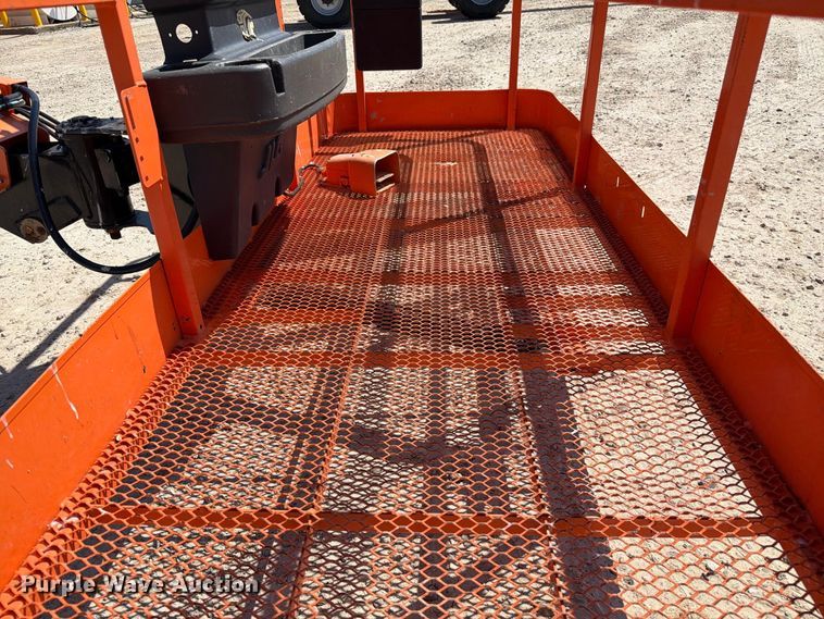 image for item DZ4700 2007 JLG 600S boom lift