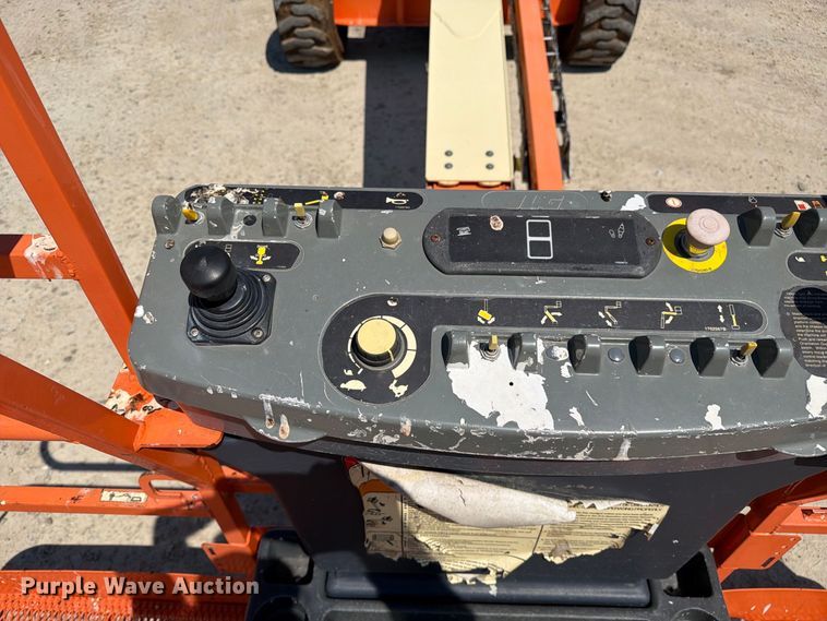 image for item DZ4700 2007 JLG 600S boom lift