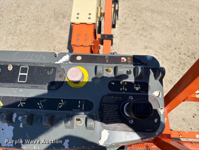 image for item DZ4700 2007 JLG 600S boom lift