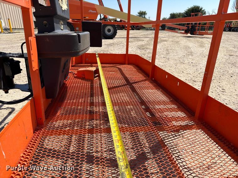 image for item DZ4700 2007 JLG 600S boom lift