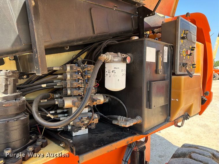 image for item DZ4700 2007 JLG 600S boom lift