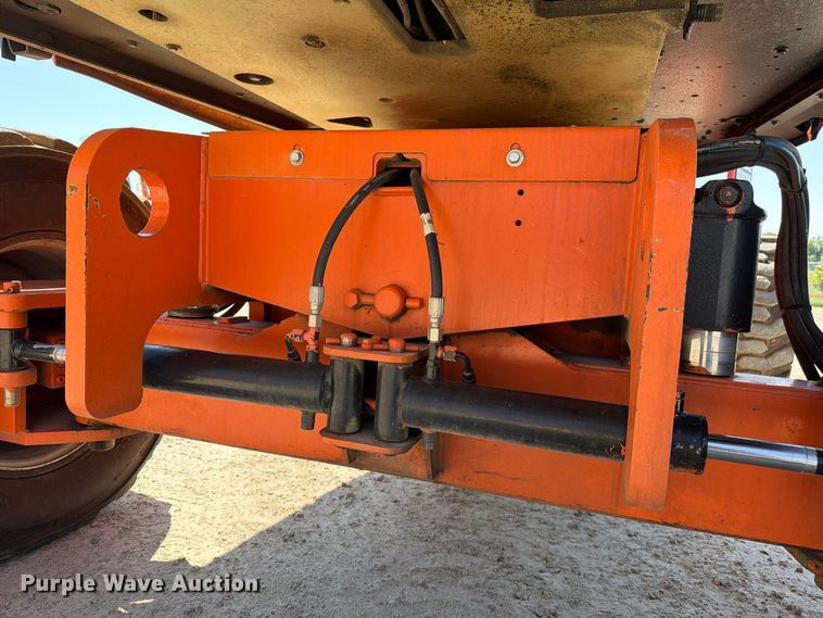 image for item DZ4700 2007 JLG 600S boom lift