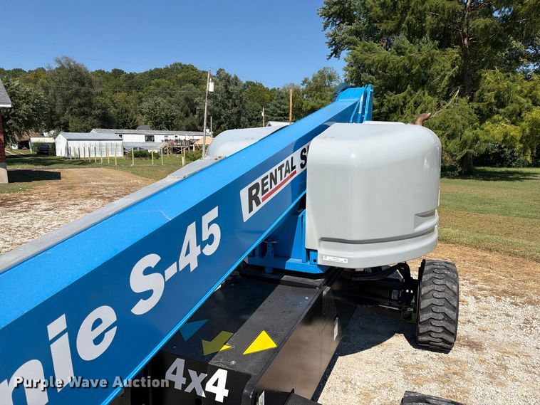 image for item DZ4701 2016 JLG S-45 boom lift