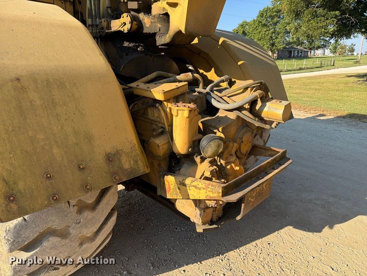 image for item DZ4702 1987 Caterpillar 627B conventional scraper 