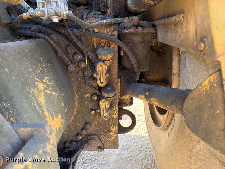 image for item DZ4702 1987 Caterpillar 627B conventional scraper 