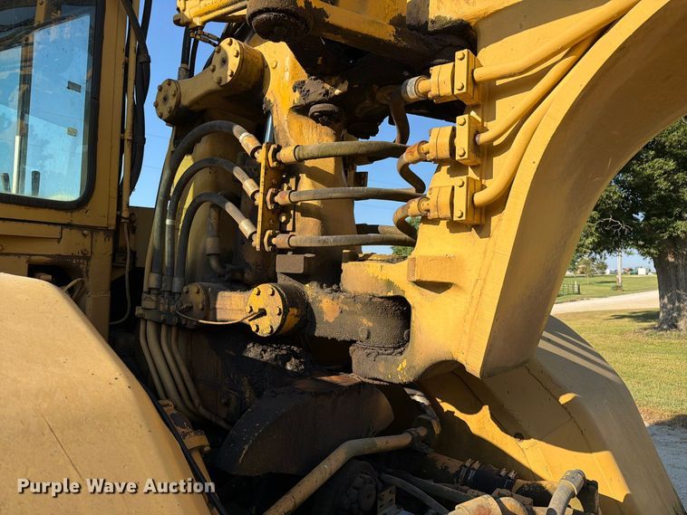 image for item DZ4702 1987 Caterpillar 627B conventional scraper 