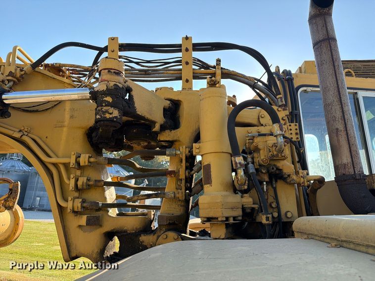image for item DZ4702 1987 Caterpillar 627B conventional scraper 