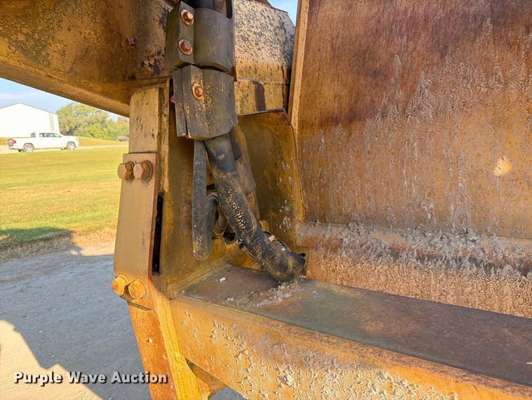 image for item DZ4702 1987 Caterpillar 627B conventional scraper 