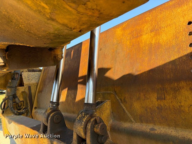 image for item DZ4702 1987 Caterpillar 627B conventional scraper 