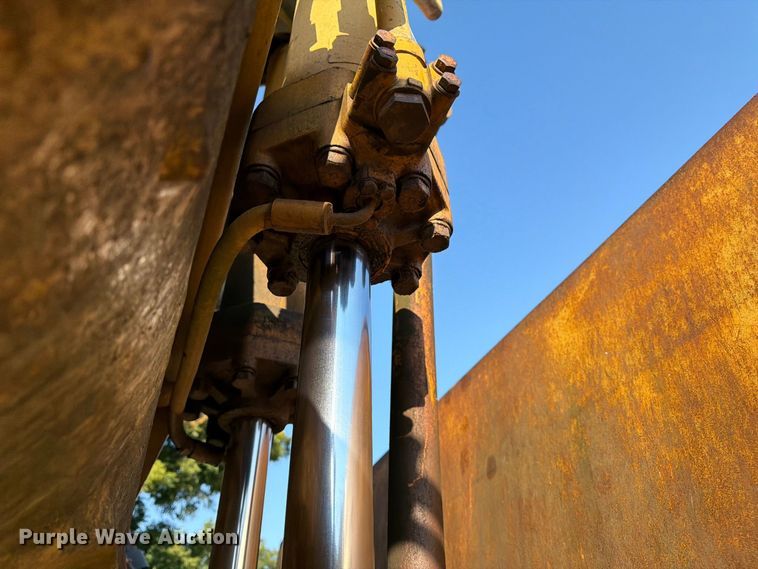 image for item DZ4702 1987 Caterpillar 627B conventional scraper 