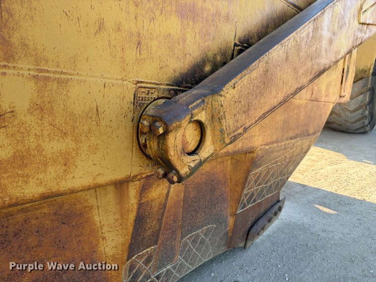 image for item DZ4702 1987 Caterpillar 627B conventional scraper 