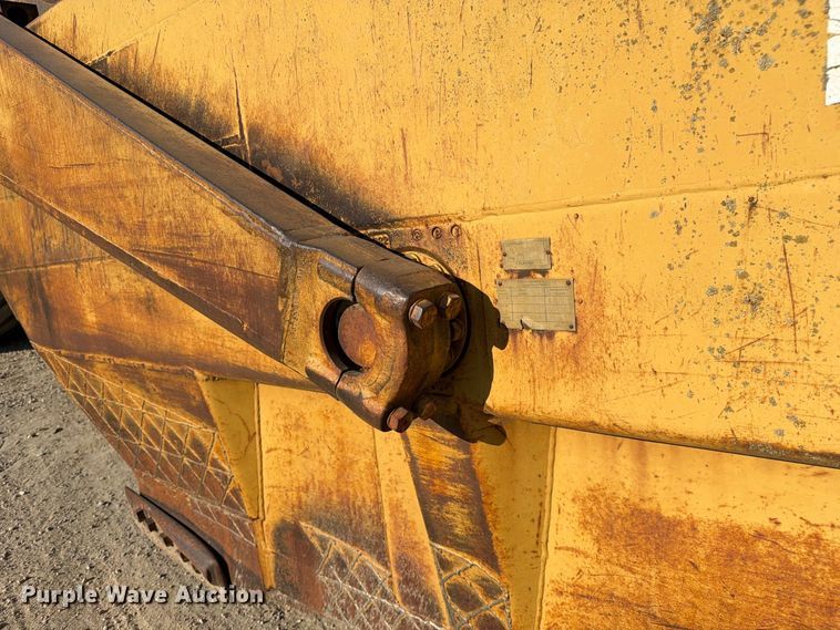 image for item DZ4702 1987 Caterpillar 627B conventional scraper 