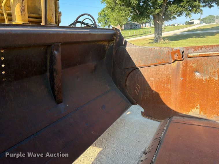 image for item DZ4702 1987 Caterpillar 627B conventional scraper 