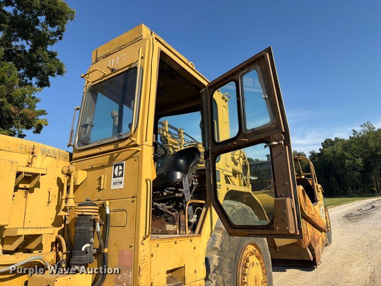 image for item DZ4702 1987 Caterpillar 627B conventional scraper 