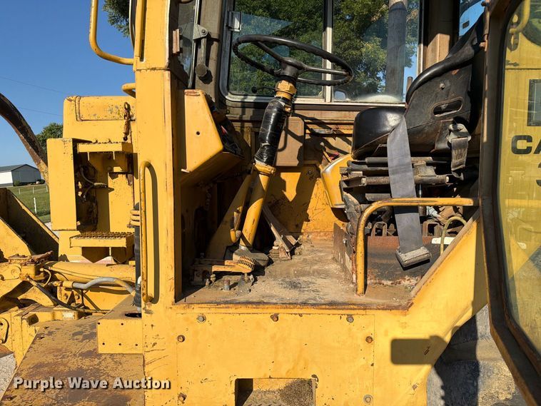 image for item DZ4702 1987 Caterpillar 627B conventional scraper 