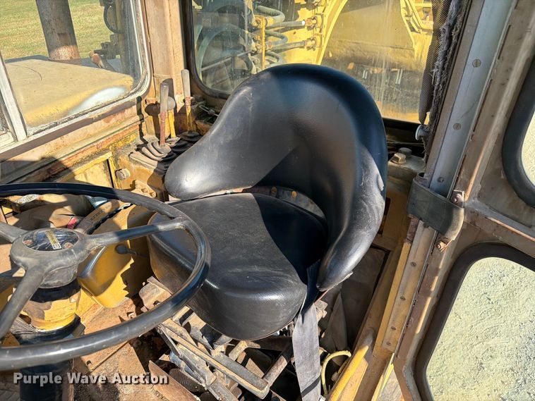 image for item DZ4702 1987 Caterpillar 627B conventional scraper 