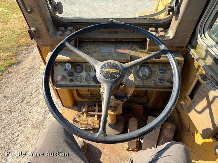 image for item DZ4702 1987 Caterpillar 627B conventional scraper 