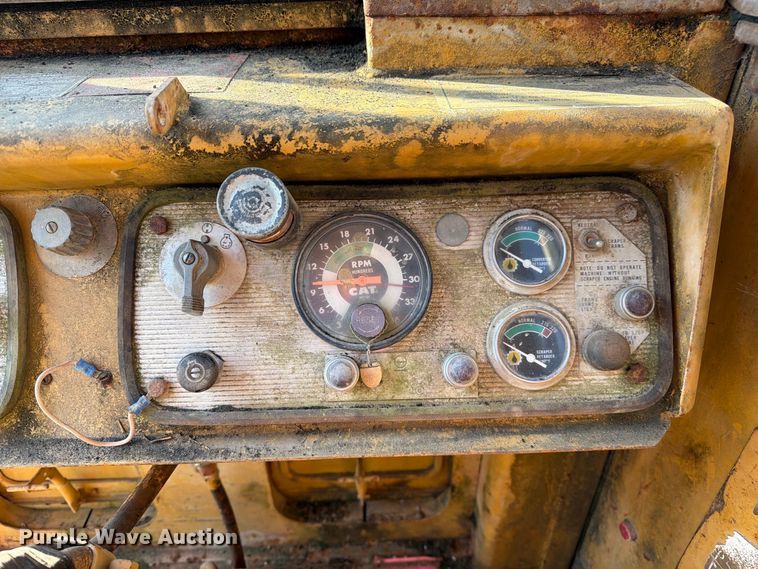image for item DZ4702 1987 Caterpillar 627B conventional scraper 