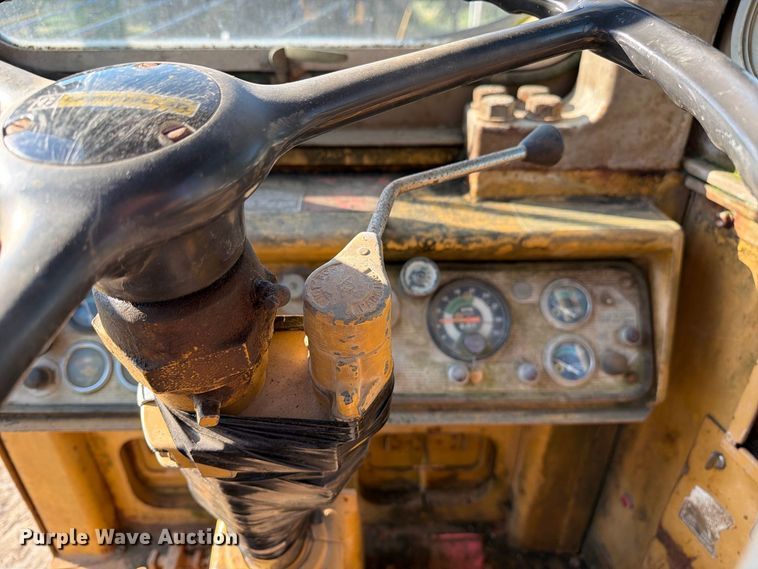 image for item DZ4702 1987 Caterpillar 627B conventional scraper 