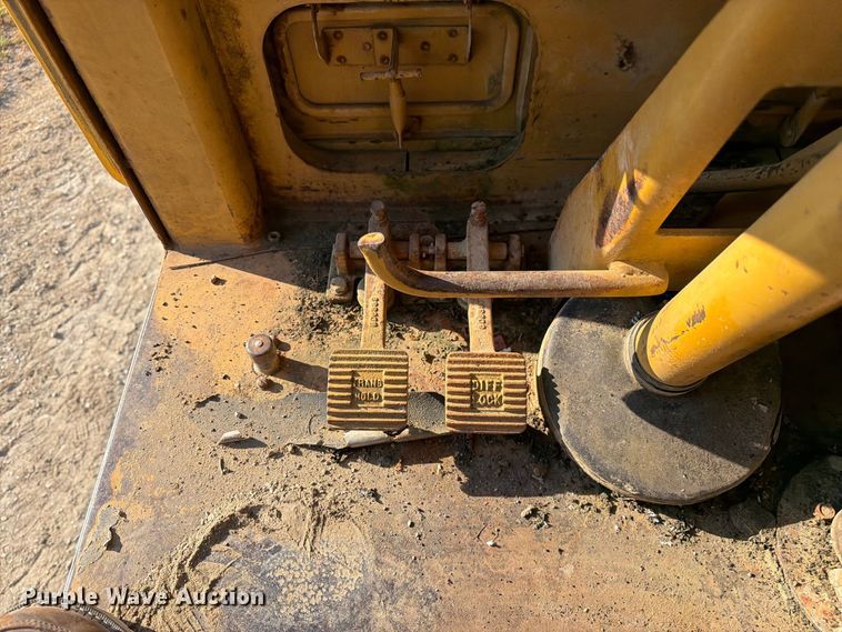 image for item DZ4702 1987 Caterpillar 627B conventional scraper 