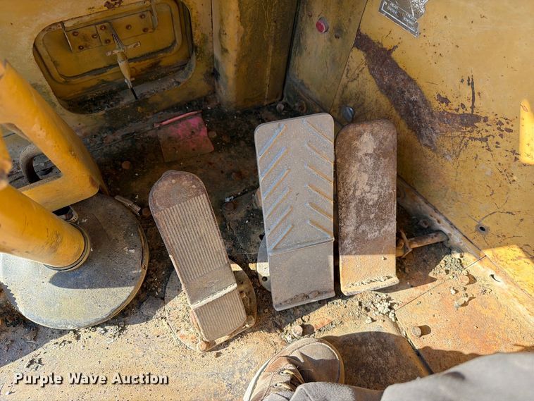 image for item DZ4702 1987 Caterpillar 627B conventional scraper 