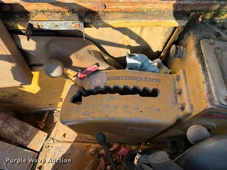 image for item DZ4702 1987 Caterpillar 627B conventional scraper 