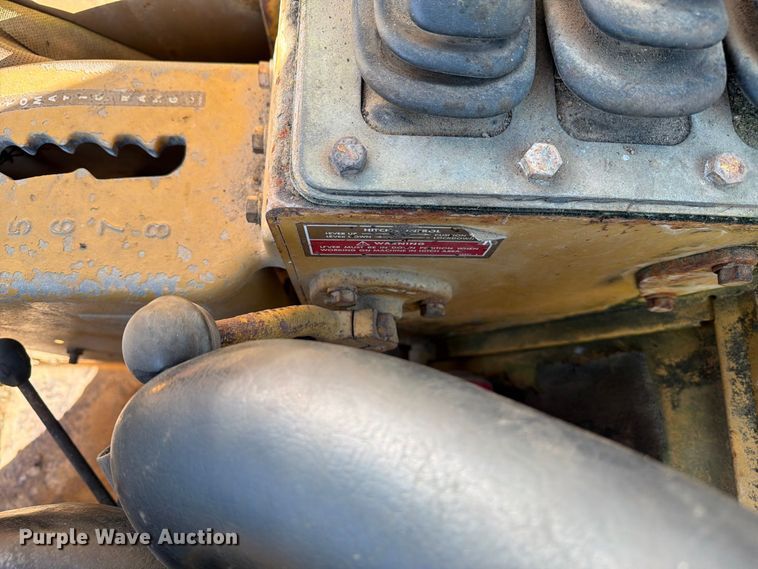 image for item DZ4702 1987 Caterpillar 627B conventional scraper 