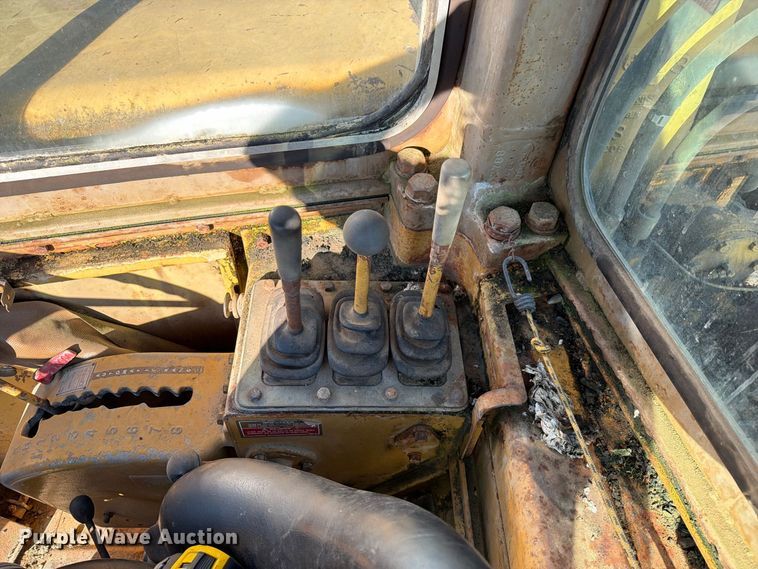 image for item DZ4702 1987 Caterpillar 627B conventional scraper 