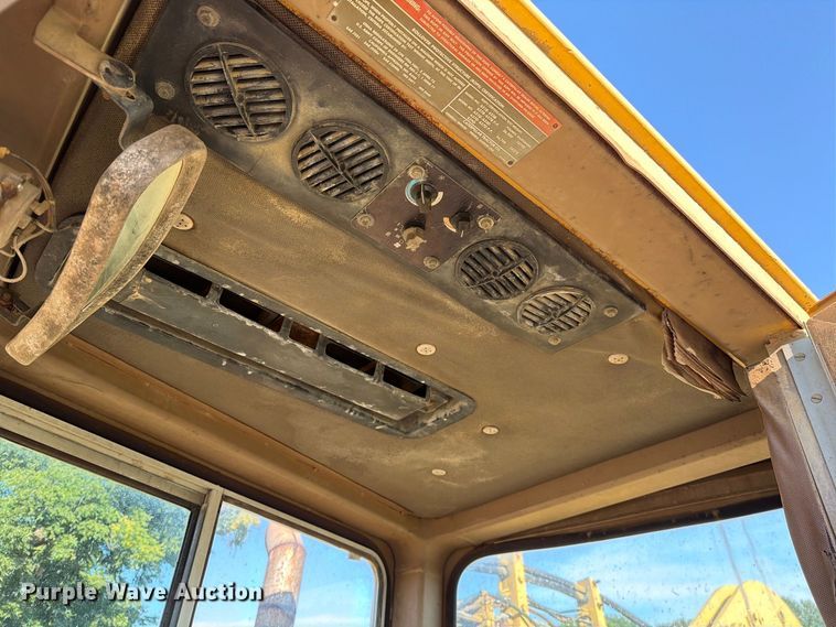 image for item DZ4702 1987 Caterpillar 627B conventional scraper 