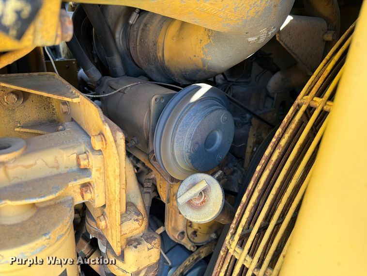 image for item DZ4702 1987 Caterpillar 627B conventional scraper 