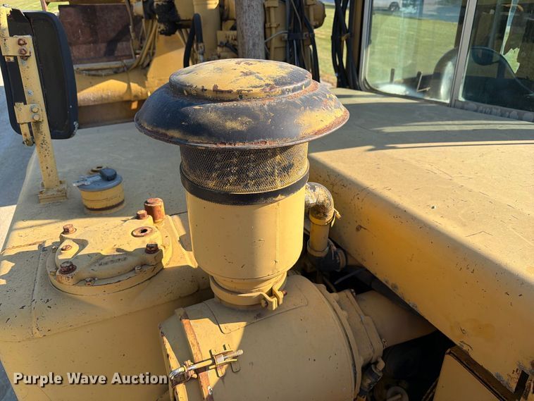 image for item DZ4702 1987 Caterpillar 627B conventional scraper 