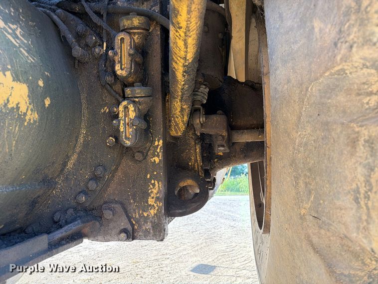 image for item DZ4702 1987 Caterpillar 627B conventional scraper 