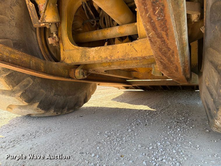 image for item DZ4702 1987 Caterpillar 627B conventional scraper 