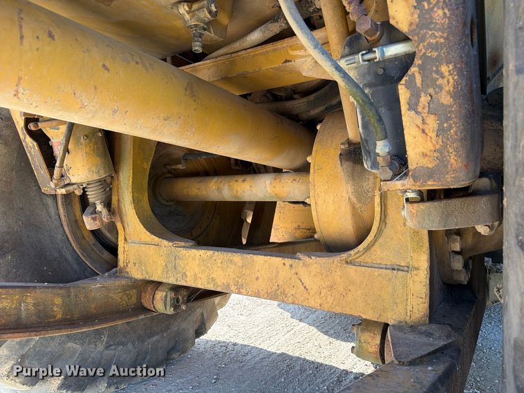 image for item DZ4702 1987 Caterpillar 627B conventional scraper 
