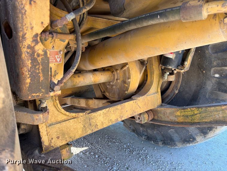 image for item DZ4702 1987 Caterpillar 627B conventional scraper 