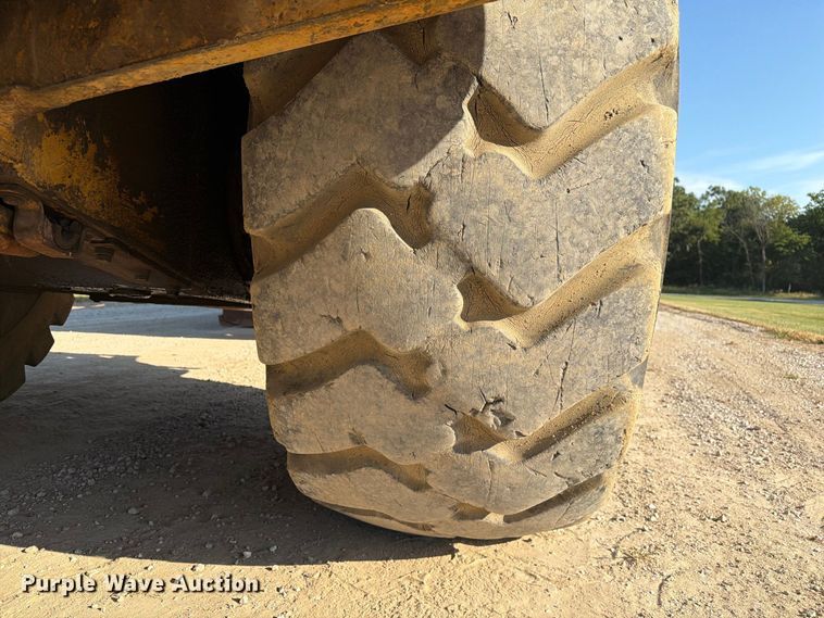 image for item DZ4702 1987 Caterpillar 627B conventional scraper 