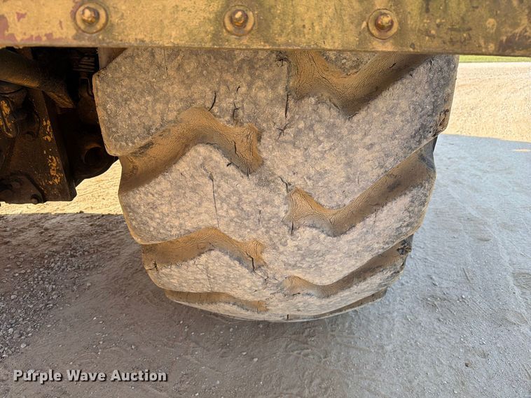 image for item DZ4702 1987 Caterpillar 627B conventional scraper 