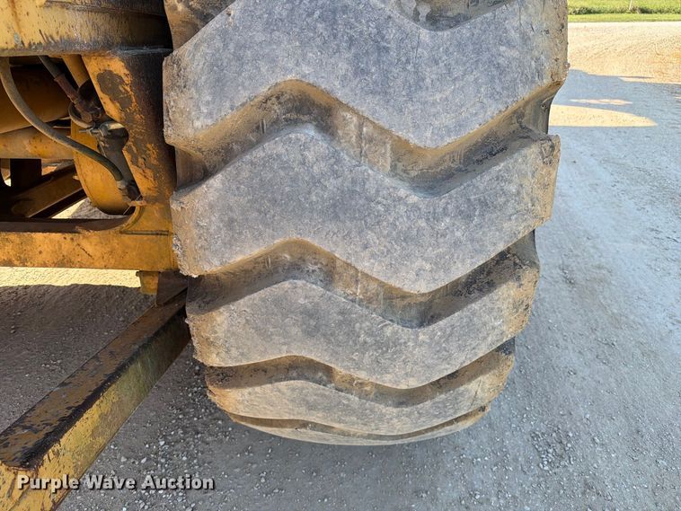 image for item DZ4702 1987 Caterpillar 627B conventional scraper 