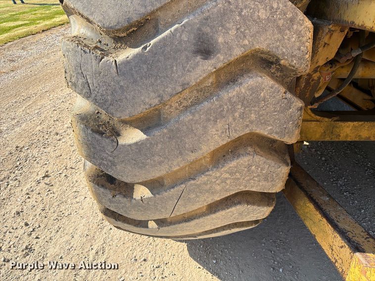 image for item DZ4702 1987 Caterpillar 627B conventional scraper 