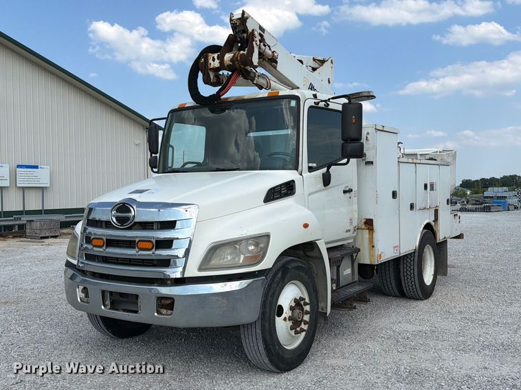 image for item DZ4713 2013 Hino 268 bucket truck