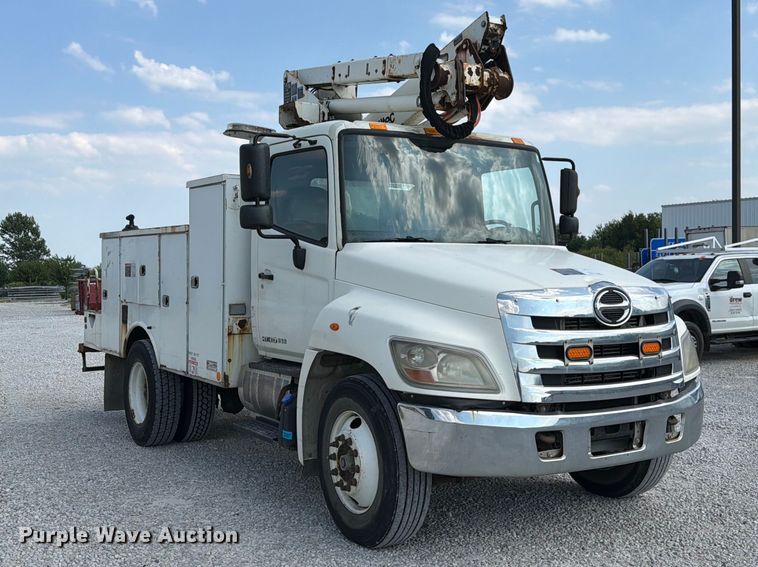 image for item DZ4713 2013 Hino 268 bucket truck