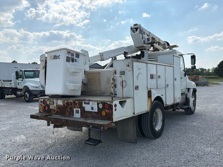 image for item DZ4713 2013 Hino 268 bucket truck