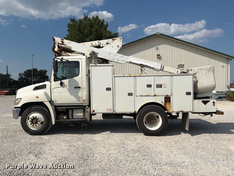 image for item DZ4713 2013 Hino 268 bucket truck