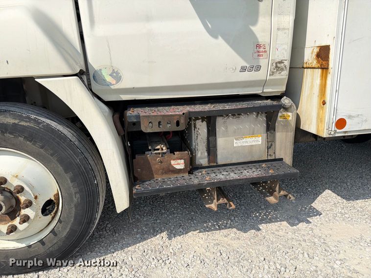 image for item DZ4713 2013 Hino 268 bucket truck