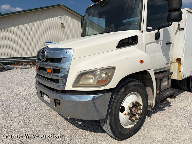 image for item DZ4713 2013 Hino 268 bucket truck